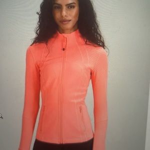 •Price💧•Lululemon define jacket in raspberry cream, size 8